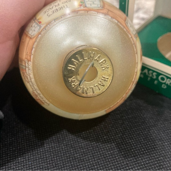 Hallmark Betsey Clark 1987 ornament “There’s no place like Christmas Preowned - Picture 6 of 7